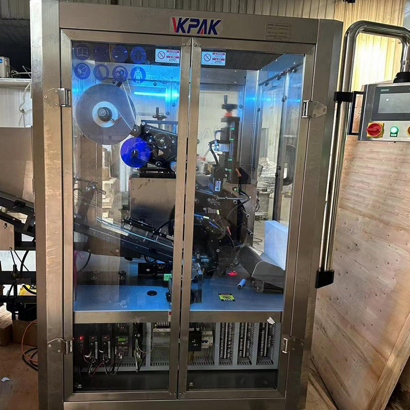 Αυτόματη μηχανή επισήμανσης πλαστικών μαλακών σωλήνων με σύστημα τροφοδοσίας σωλήνων