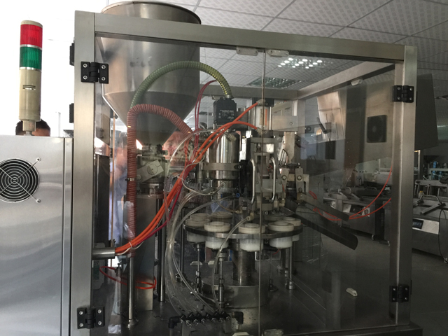 close pictures of tubes filling sealing machines αρχή λειτουργίας μηχανών στεγανοποίησης πλήρωσης σωλήνων.jpg