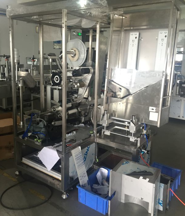 μηχανήματα σε σωλήνες εργοστασίου labeling.jpg