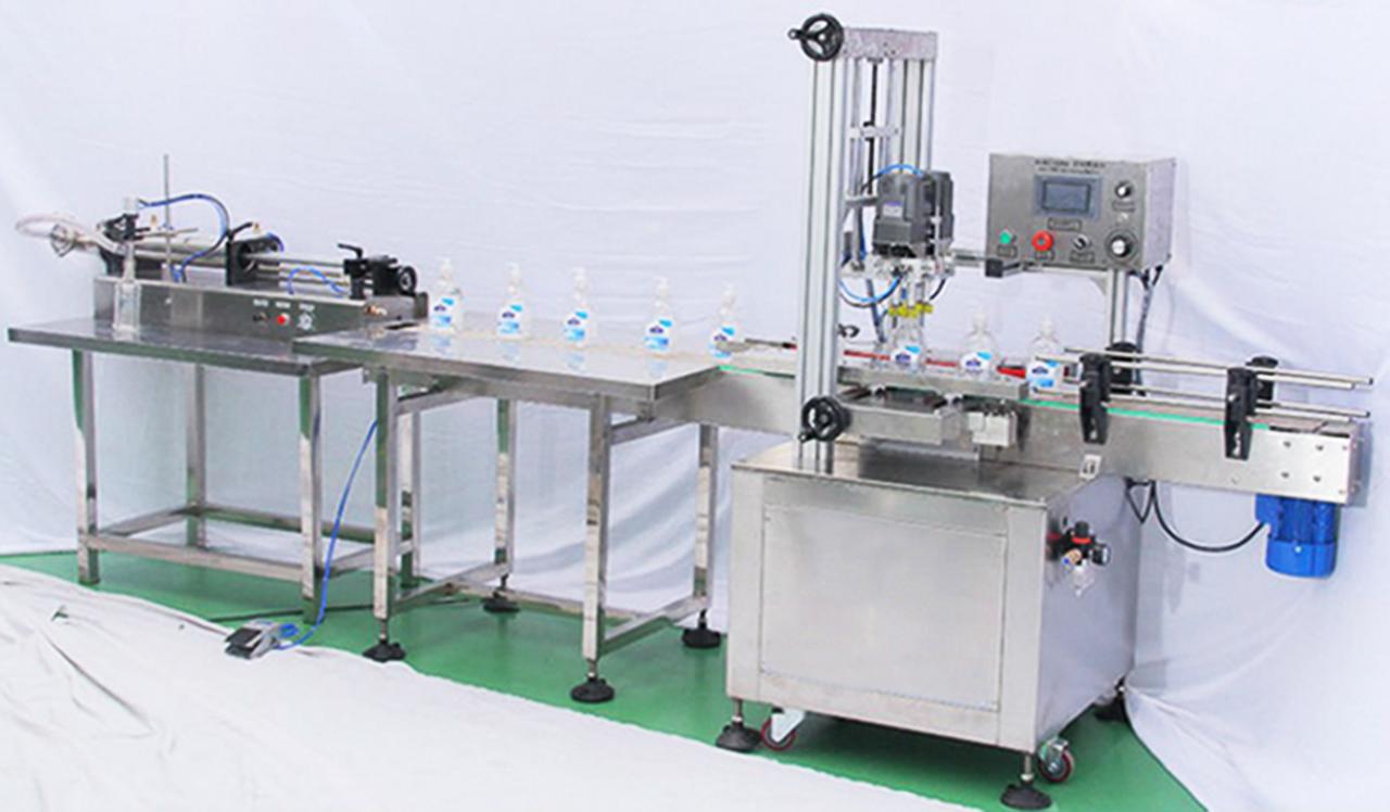 automatic screw capping machine inline βιδωτό καπάκι μηχάνημα.jpg