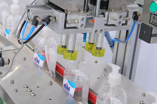 screw capping machine Εξοπλισμός βιδωτού καπακιού.jpg