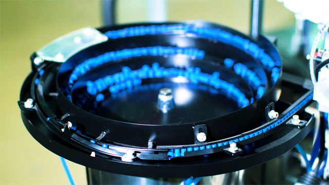 τροφοδοσία με καπάκια μπολ.jpg