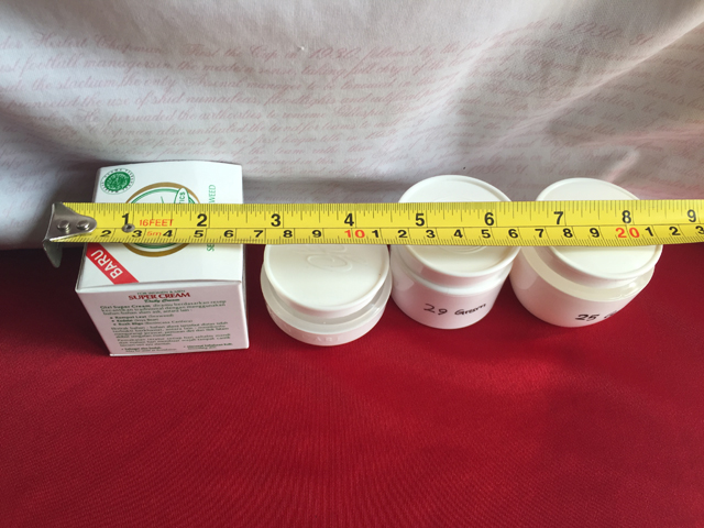 γεμίζοντας βάζα δείγματα.jpg