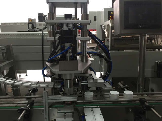 μηχανή σφράγισης βάζων.jpg