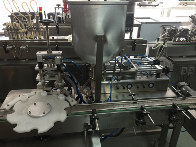 μηχανή πλήρωσης δύο βάζων.jpg