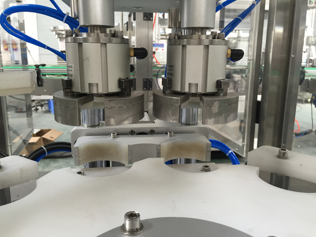 Μηχανή κάλυψης κενού.jpg