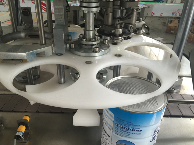 μηχανή κονσερβοποίησης για μεταλλικά κουτιά.jpg