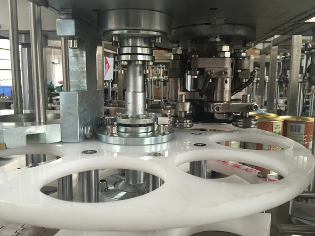 θέση κονσερβών κατά τη στεγανοποίηση κονσερβών.jpg