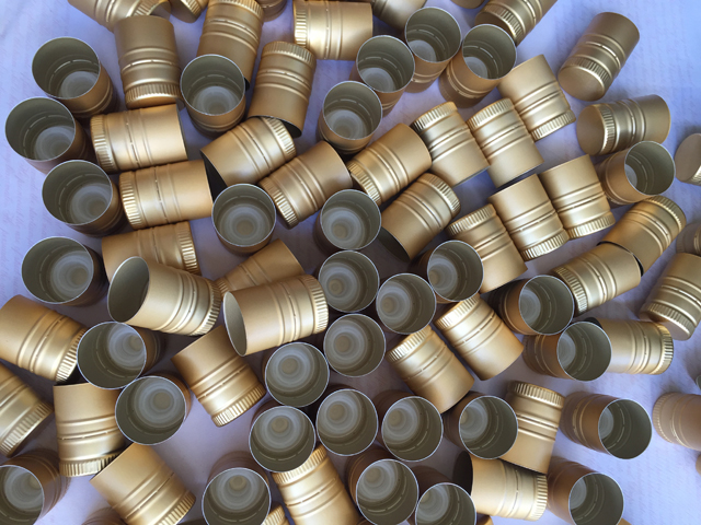 caps samples sent from usa customer for capping machine καπάκια αλουμινίου.jpg