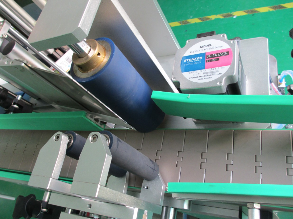 PLC controlling system bottle labeling machine ΕΞΟΠΛΙΣΜΟΣ ΕΠΙΣΗΜΑΝΣΗΣ ΦΙΑΛΕΣ PLC2.jpg