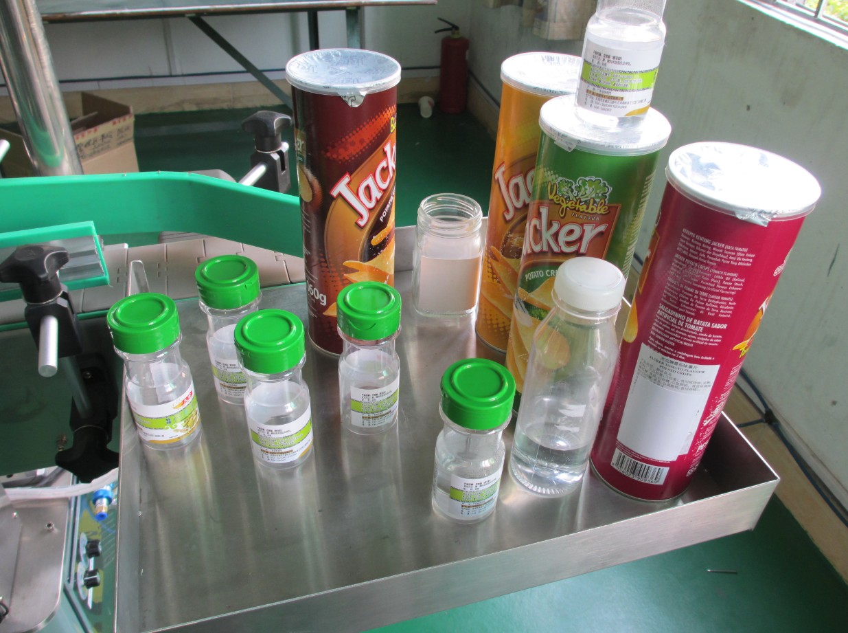 automatic vertical round bottle labeling equipment ΣΤΡΟΓΓΥΛΟ ΚΟΝΤΕΡΙΑ ΕΤΙΚΕΤΕΣ ETIKETTIERMASCHINE.jpg