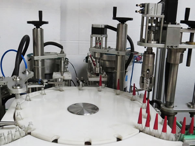 γέμιση βερνικιού νυχιών περιστροφικό πώμα.jpg