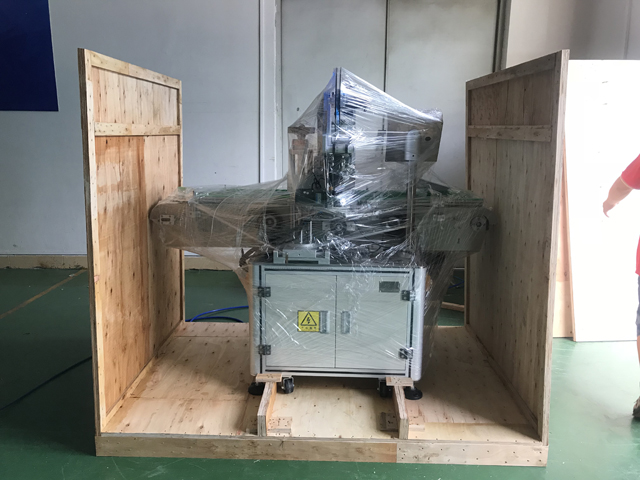 μηχανή ετικετών κραγιόν.jpg