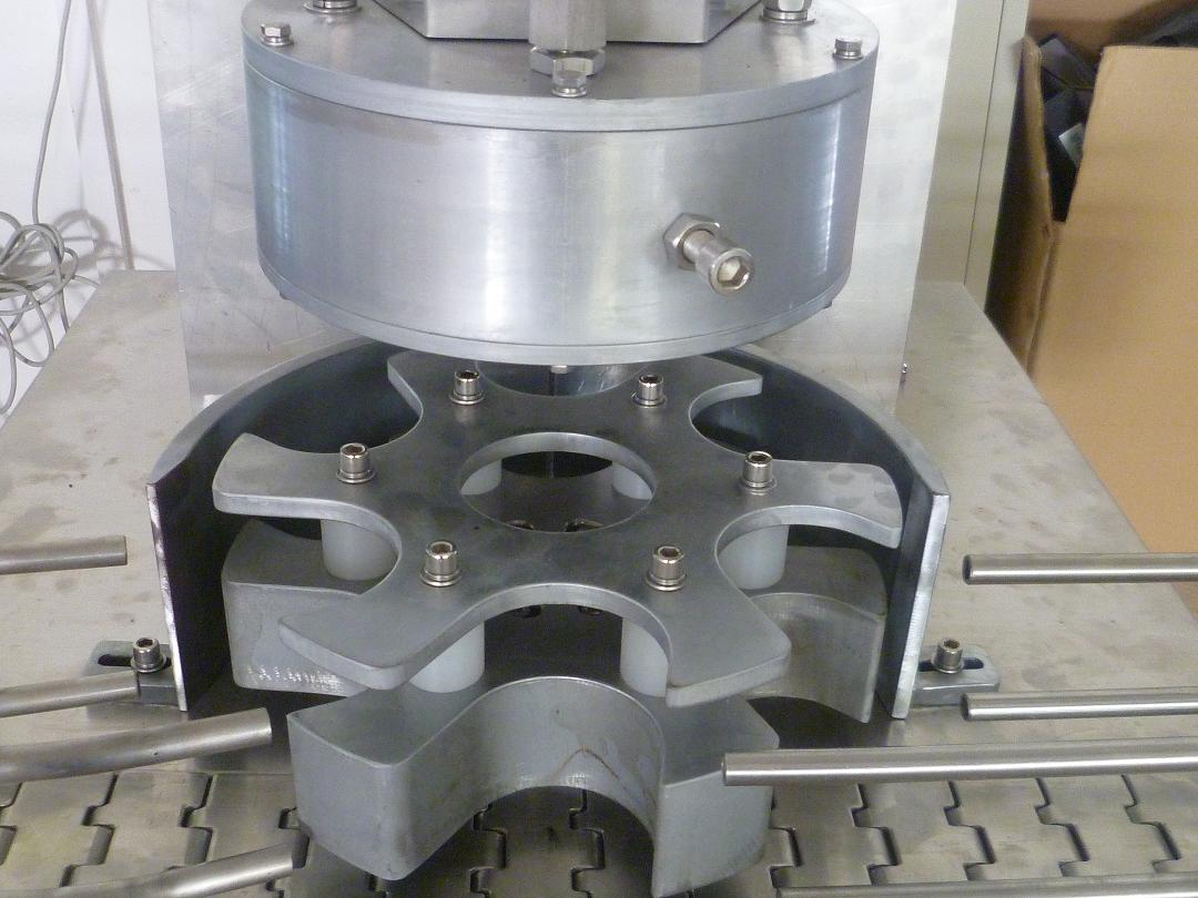 rotary vacuum capper machinery περιστροφική κεφαλή μηχανής κάλυψης κενού.JPG