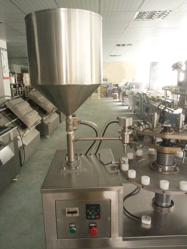 metal tubes filling sealing machine in stock σωλήνες πλήρωσης sealer hopper.jpg