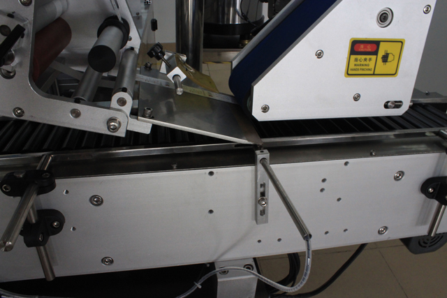 μηχανή ετικετών.JPG