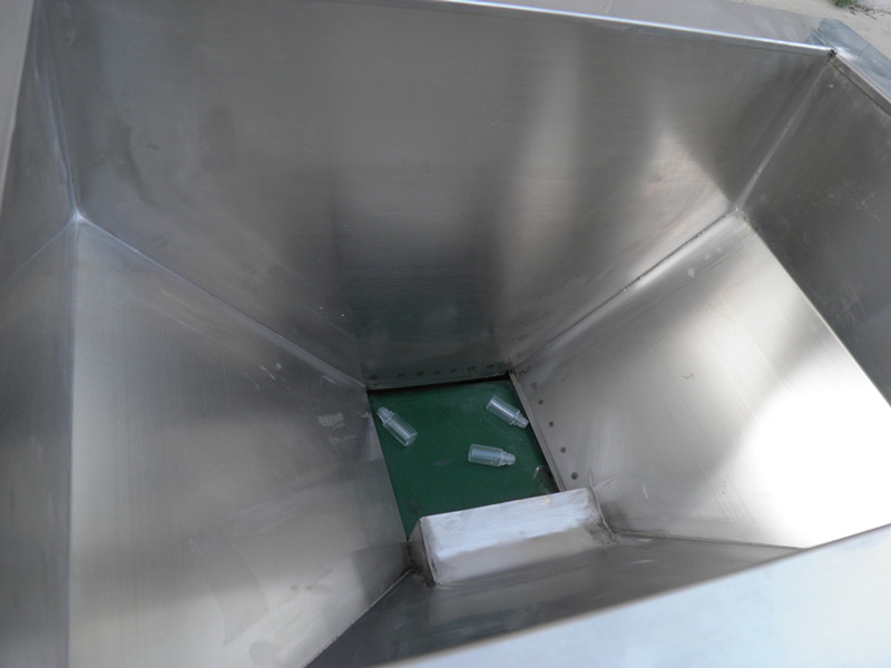 E liquid unscrambler for filling capping line μπουκαλάκι unscrambler για E liquid.jpg