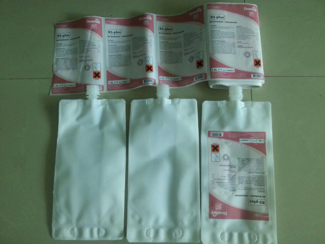 μηχανές ετικετοποίησης τσαντών ημιαυτόματες (4).jpg