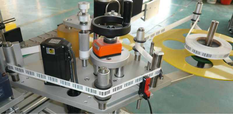 Αυτοκόλλητη αυτοκόλλητη μηχανή ετικετών διπλών πλευρών πάνω κάτω