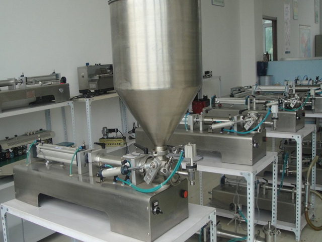 horizontal filling machine for both liquid and paste Μηχανή πλήρωσης ΚΡΕΜΑ&ΥΓΡΟΥ.jpg