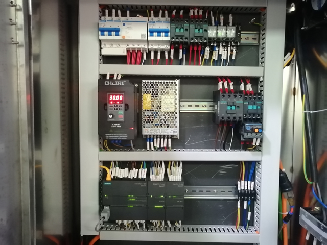 Μηχανή πλήρωσης 12 κεφαλών με θερμαντήρα ανάμειξης (2).jpg