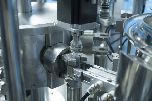 γραμμή πλήρωσης συρίγγων (6).jpg