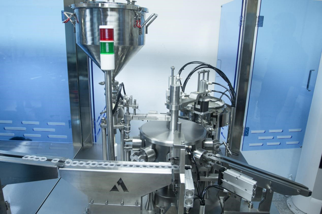 γραμμή πλήρωσης συρίγγων (2).jpg