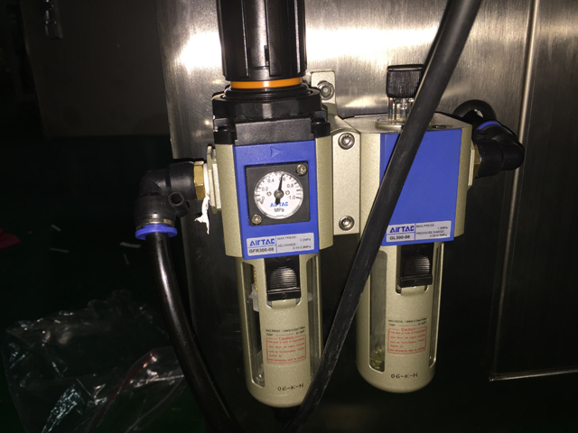 pneumatic part for filling sealing machine πνευματικό εξάρτημα για πλήρωση στεγανοποιητική μηχανή.jpg