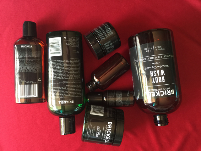 κυλιόμενος εξοπλισμός ετικετών για μπουκάλια labeling.jpg