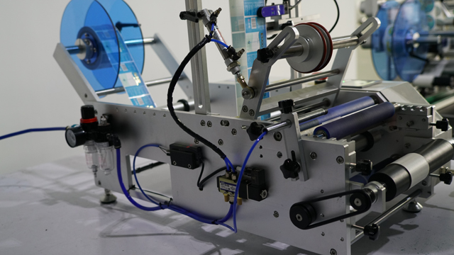 Πλαϊνές εικόνες για labeling machinery.jpg