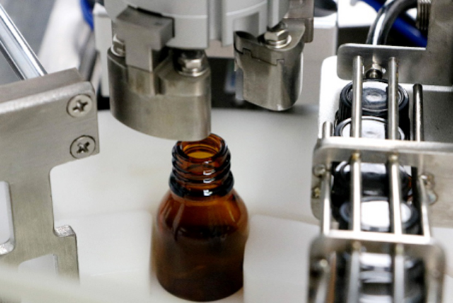 μηχάνημα πλήρωσης μπουκαλιών λαδιού tabletop.jpg