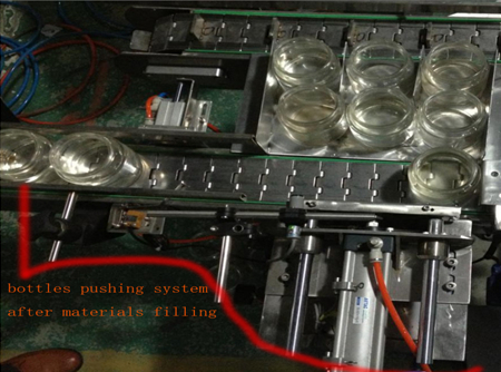 automatic bottles pushing system after filing σύστημα ώθησης μπουκαλιών.jpg