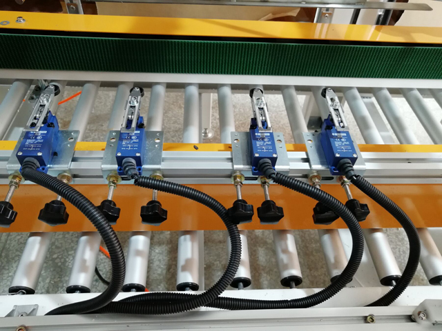 διακόπτης ψεκασμού κόλλας.jpg