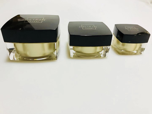 τετράγωνα μαύρα βάζα για σφράγιση καπακιού