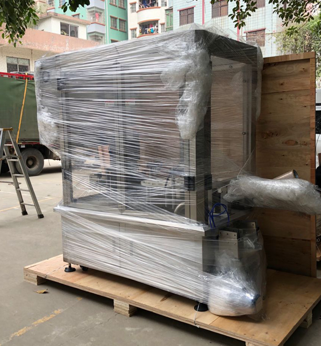 μηχάνημα κάλυψης βάζων κρέμας σε ξύλινη θήκη